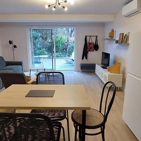 Апартаменты Cozy For 4 People, 100m Away *