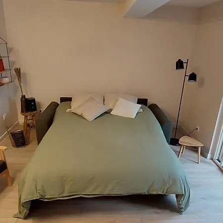 Cozy For 4 People, 100m Away Apartment