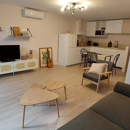 Apartment Cozy For 4 People, 100m Away *