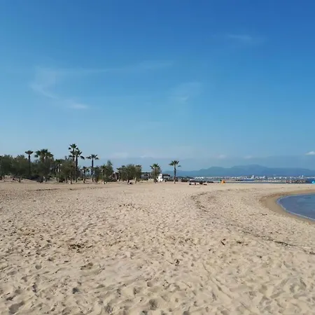 Cozy For 4 People, 100m Away Fréjus