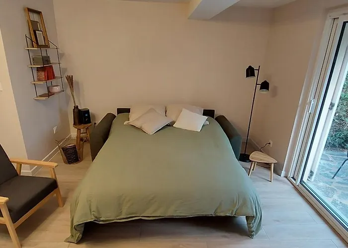 Cozy For 4 People, 100m Away Apartment