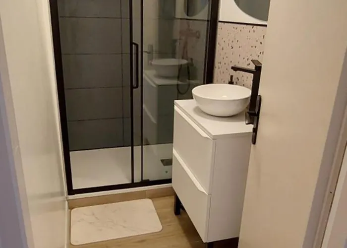 Cozy For 4 People, 100m Away Apartment Fréjus