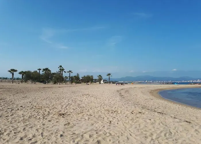 Cozy For 4 People, 100m Away Fréjus